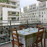 Urban Balcony Hideaway - 3 People