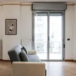 Urban Balcony Hideaway - 3 People
