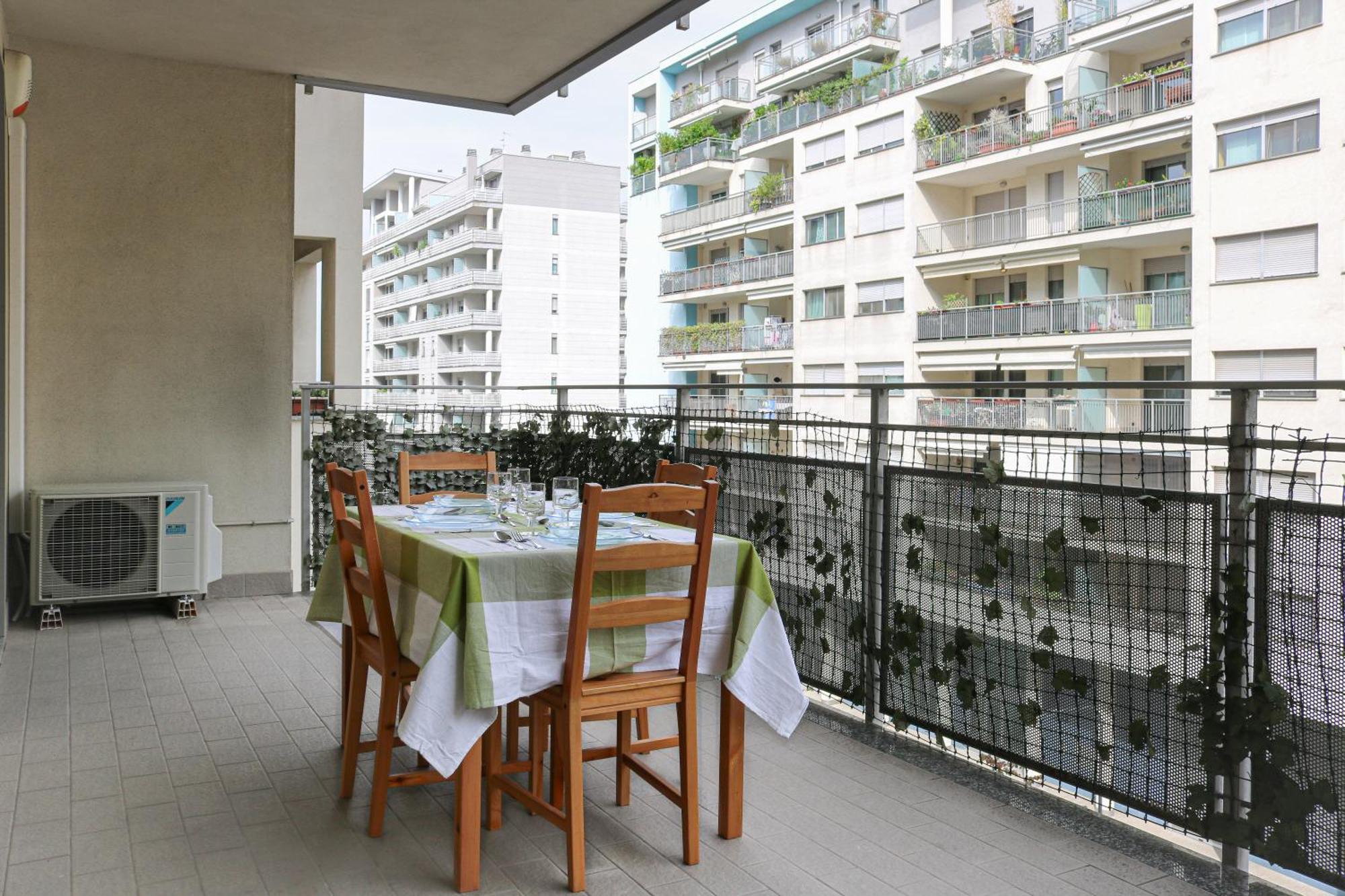 Urban Balcony Hideaway - 3 People * Milán